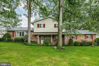 1056 Woodland Dr, Sunbury, PA 17801