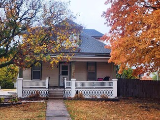 126 S Pine St, Newton, KS 67114