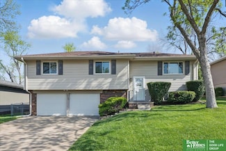 11128 Y St, Omaha, NE 68137