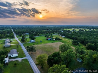 3 E 121st St S, Coweta, OK 74429