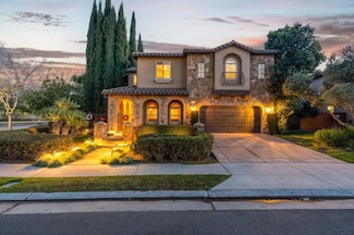 1445 E Via Roma Dr, Fresno, CA 93730