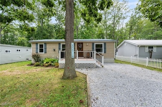 5114 University Dr, Geneva, OH 44041