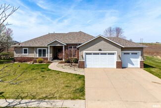 6438 Whispering Pine Dr, Davenport, IA 52807