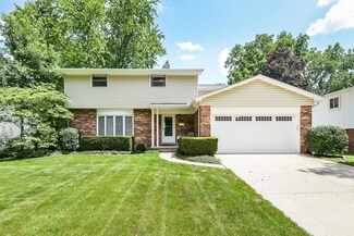 818 Center Dr, Ann Arbor, MI 48103