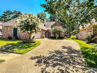 706 Versailles Dr, Ridgeland, MS 39157