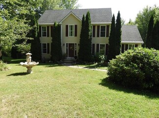 28 Chelsea Ct, Henniker, NH 03242