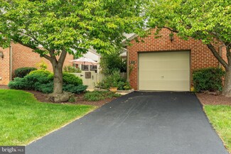 25 Cambridge Dr, Hershey, PA 17033