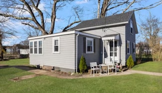 32 Northup St, Warwick, RI 02889