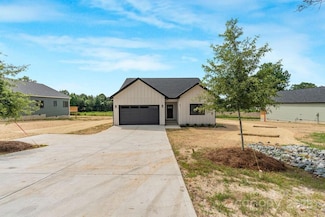 697 S Grove St, Lincolnton, NC 28092