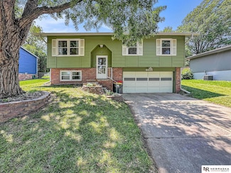 4601 Hallcliffe Rd, Lincoln, NE 68516