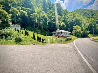 3482 Kentucky 610, Virgie, KY 41572
