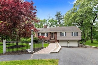 41 Doncaster Cir, Lynnfield, MA 01940