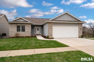 2 Frontier Ct, Le Claire, IA 52753