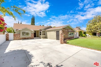 18800 Cohasset St, Reseda, CA 91335