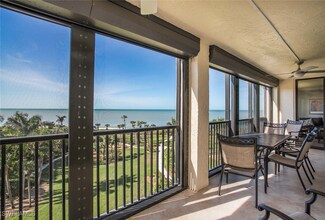 10851 Gulf Shore Dr Unit 402, Naples, FL 34108