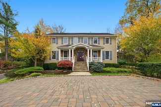 91 Tekening Dr, Tenafly, NJ 07670