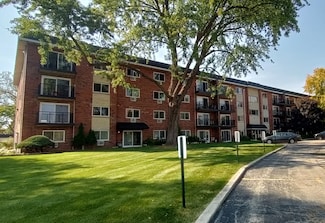100 W Park Circle Dr Unit 1C, Wheaton, IL 60187