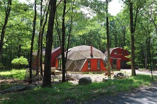 8615 E Nottingham Dr, Kunkletown, PA 18058