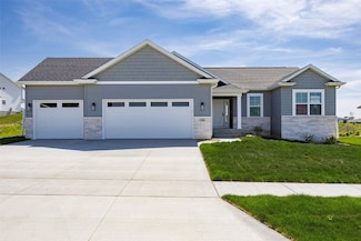1510 Cardinal Dr, Fairfax, IA 52228