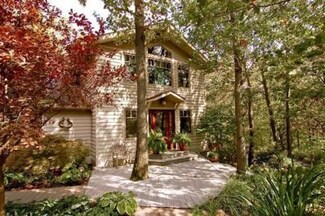 112 E Neptune Ave, Beverly Shores, IN 46301