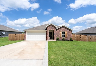 608 Comanche Dr, Gentry, AR 72734