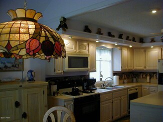 4034 Somerset Ct, Milford, PA 18337