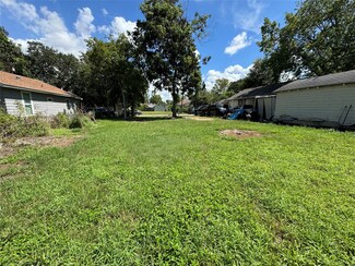213 E Adoue Ave, Baytown, TX 77520