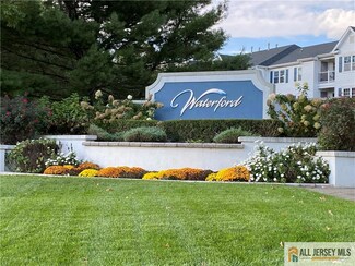 912 Waterford Dr, Edison, NJ 08817
