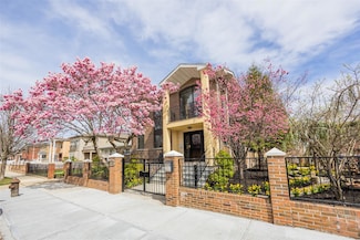 63-39 136th St, Flushing, NY 11367