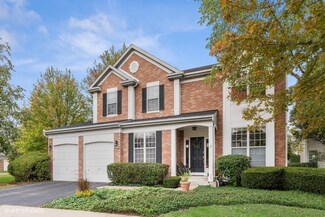 12575 Meadow Cir, Lake Bluff, IL 60044