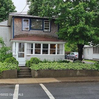 18 River St, Corinth, NY 12822