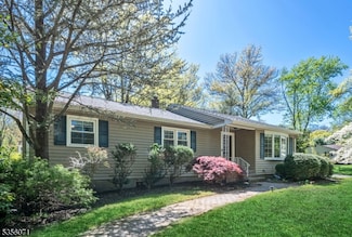 6 Briarcliff Rd, Morris Plains, NJ 07950