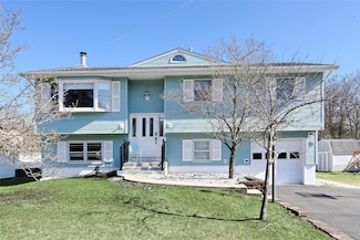 15 Castle Ct, Thiells, NY 10984