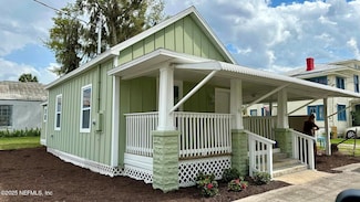 209 N 7th St, Palatka, FL 32177
