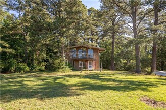 304 Showalter Rd, Yorktown, VA 23692