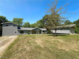 2372 Oak Grove Extension Rd, Saint Marys, WV 26170