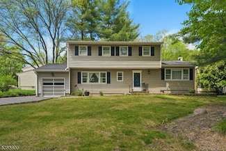 11 E Brooklawn Dr, Morris Plains, NJ 07950
