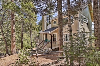 360 Cedarbrook Dr, Twin Peaks, CA 92391