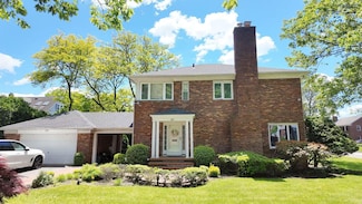 80 Stratford Ave, Garden City, NY 11530