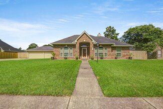 307 Dunford Ct, Highlands, TX 77562