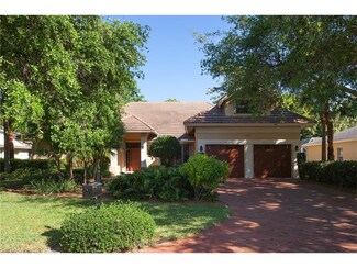 1915 Manchester Cir, Naples, FL 34109