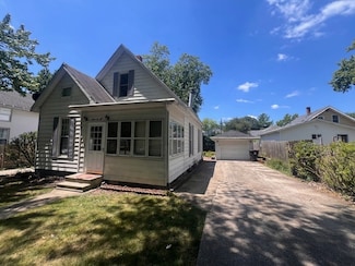 409 S East St, Clinton, IL 61727