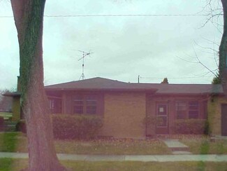 2302 8th Pkwy, Waukegan, IL 60085