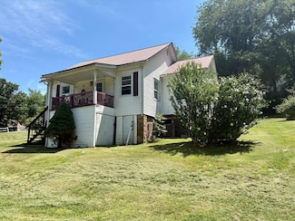 173 Weirwood Rd, Mount Hope, WV 25880