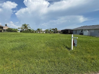 11 Bunker Cir, Rotonda West, FL 33947