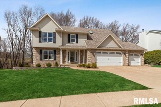 5940 Oakbrook Rd, Davenport, IA 52806