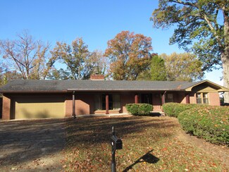 1708 Pleasant Ridge Cir, Columbus, MS 39701