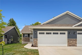 915 Prairie View Dr, West Branch, IA 52358
