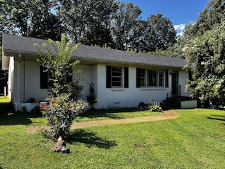 401 S Pawnee Dr, Springfield, TN 37172