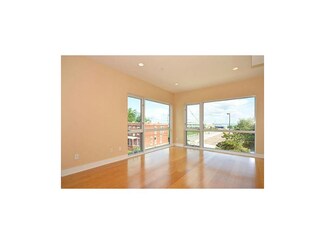 731 Summit St Unit I-2, Kansas City, MO 64108